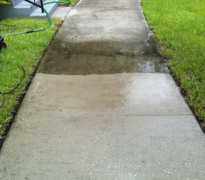residential-pressure-washing-sidewalk-cleaning